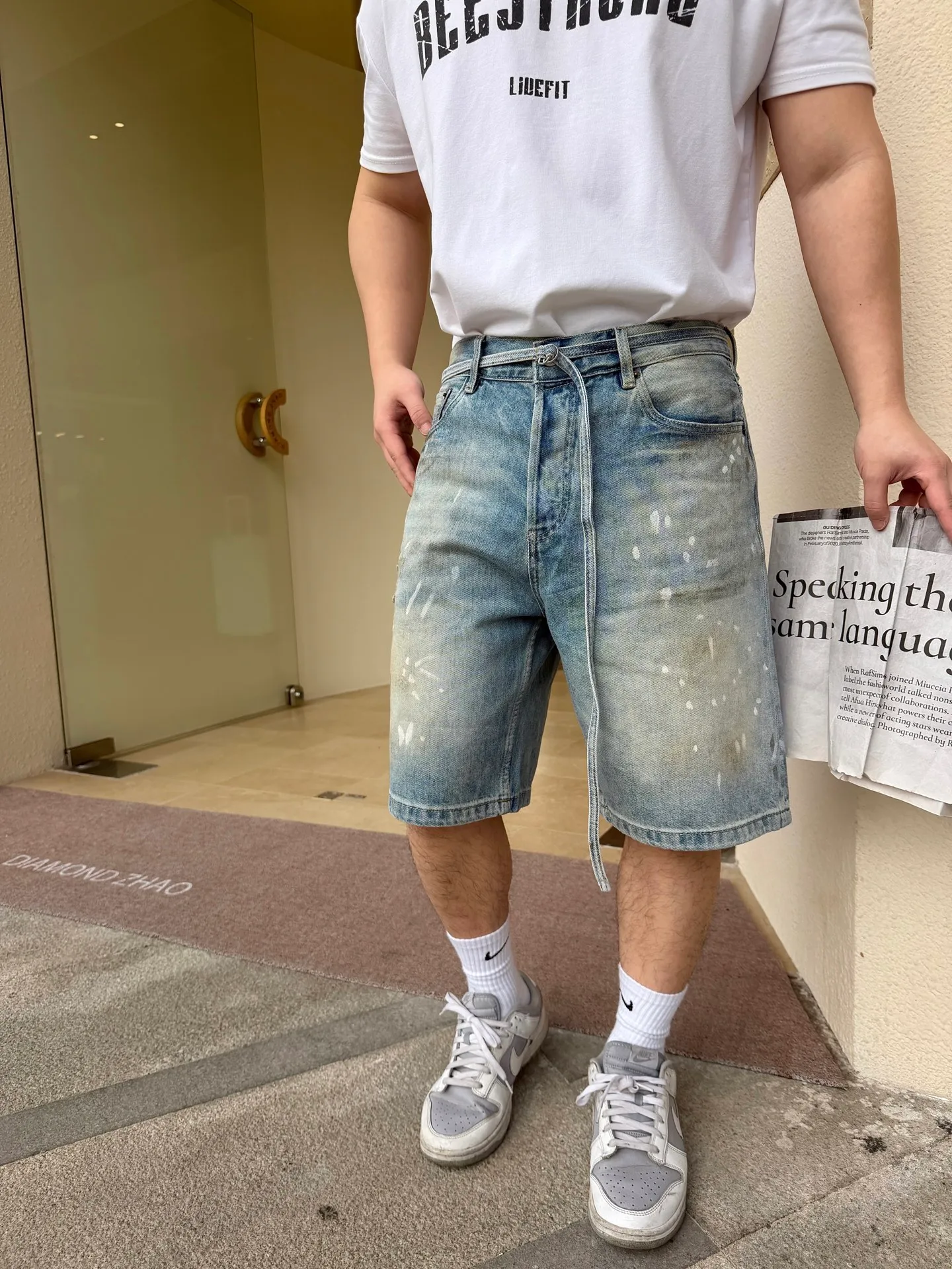 「 」